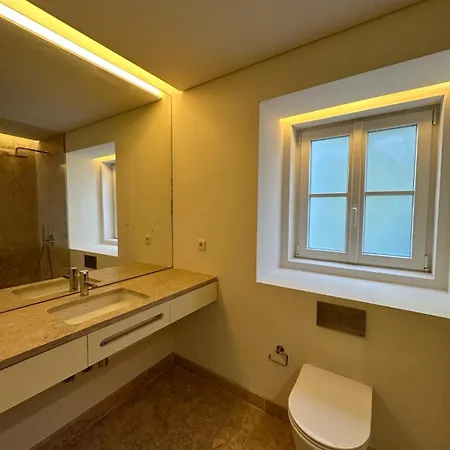 Privade In Baixa With Private Bathroom ホームステイ *