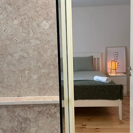 Δωμάτια σε οικογενειακή κατοικία Privade In Baixa With Private Bathroom *