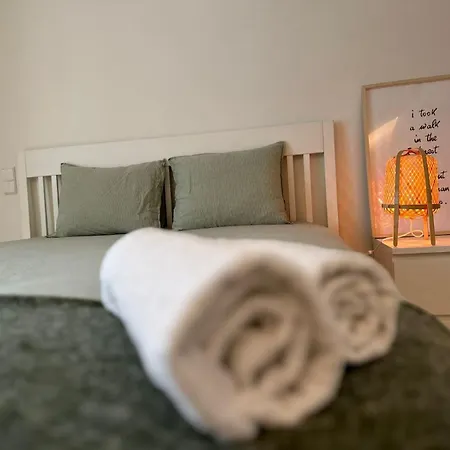 Privade In Baixa With Private Bathroom ホームステイ *